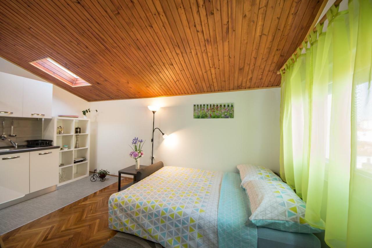 Piccola Pineta Apartment Pula Bagian luar foto