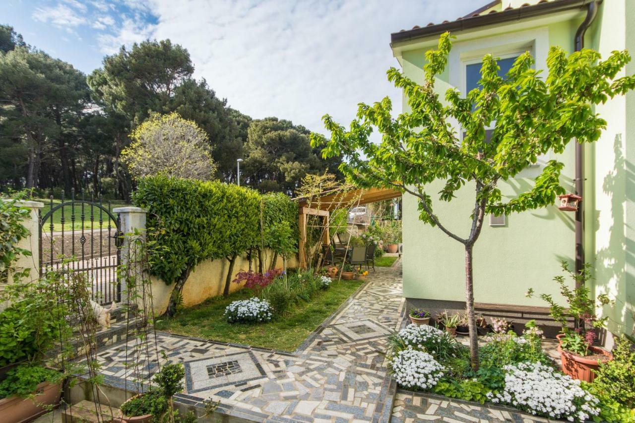 Piccola Pineta Apartment Pula Bagian luar foto
